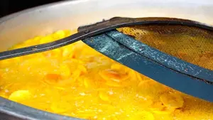 Al hospital tras sufrir varias quemaduras en una cocina de un bar del Casco Antiguo de Pamplona