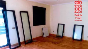 Pillados cuando intentaban robar las puertas, ventanas y radiadores de un unifamiliar en Berriosuso