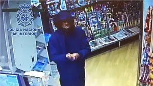 Un justiciero persigue por las calles a un atracador de estancos hasta que la Policía le da 'caza'