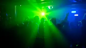 Casi 100 personas de más: multan a un bar pamplonés por exceder su aforo tras varias llamadas vecinales