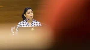 Fanny Carrillo (Podemos) rompe la disciplina de voto y apoya a UPN en su propuesta sobre las pensiones navarras