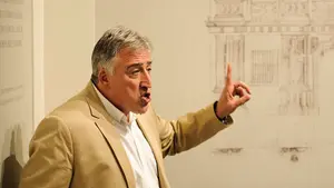 "Asirón se cree por encima de la ley": critican al alcalde por desoír al fallo sobre sus contrataciones ilegales