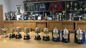 La Peña Sport responde a las mentiras sobre su himno mostrando sus copas de campeón