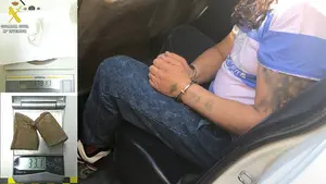 Blanco y en bolsita: sorprenden a un traficante de droga con las manos en la masa en Ansoáin