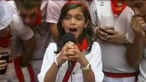 El entrañable vídeo de Amaia Romero colándose en una grabación de Sanfermines para cantar por Marisol