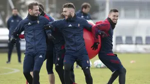 El entrenador de Osasuna prescinde de Javier Flaño y de Tano Bonnín para el partido en Almería