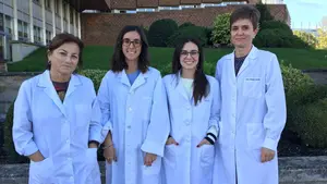 Un grupo de refugiados recibe indicaciones sobre alimentación saludable y económica en la UNAV