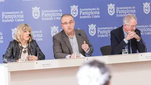 Tachan a Asiron de dar 'mal ejemplo' como alcalde por su posición sobre la ikurriña