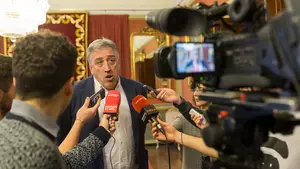 Critican a Asirón por su propaganda sobre los cortes de tráfico "en vez de corregirlos"