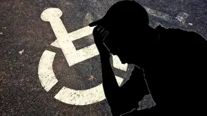 'Triplete' delictivo: la 'caja de sorpresas' de un conductor que llevaba un carnet falso de aparcamiento