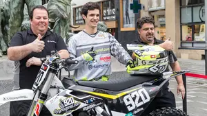 El piloto Ander Valentín presenta en Pamplona su participación en el Mundial de Motocross