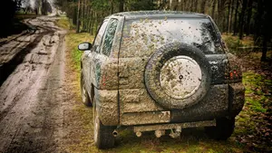 Uno de ellos era su marido: juzgan a tres hombres por raptar y violar a una mujer en un bosque