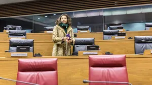 Laura Pérez continúa su huida hacia delante: se presenta en el pleno a pesar de ser expulsada de Podemos