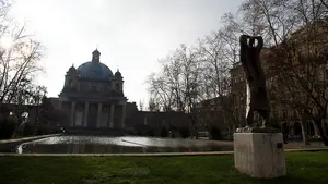 Montxo Armendáriz, El Drogas y Pepe Viyuela firman un manifiesto para derribar el Monumento a los Caídos