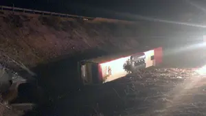 Grave accidente: 17 heridos tras volcar por un terraplén un autobús que cubría la ruta Madrid-Pamplona