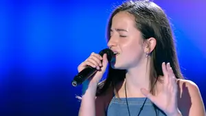 'La Voz' de la navarra Sara Ilarregui "flipa" a Orozco: "Has salido aquí como si fuera el Chupinazo"