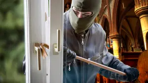 Asaltos de chalés e iglesias en Navarra: piden desterrar de España a tres saqueadores serbios