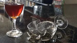 Le estampa un vaso en la cara en una discoteca de Pamplona: el fiscal pide su expulsión de España