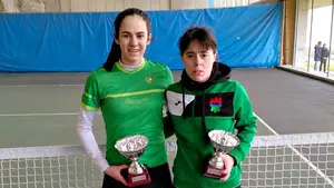 Marta Fernández e Iñaki Montes, vencedores del torneo sub-25 Universidad de Navarra