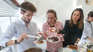 La UNAV lanza una guía de 'supervivencia' para estudiantes con pautas para una alimentación saludable