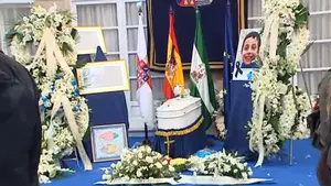 Dolor, rabia e indignación en la capilla ardiente de Gabriel, instalada en la Diputación de Almería