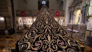 La Dolorosa ya viste de gala para su gran día: así aguarda la virgen el traslado de este viernes