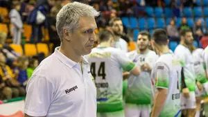 El Helvetia juega en la dif&iacute;cil pista del Ademar fortalecido por su victoria en la Copa