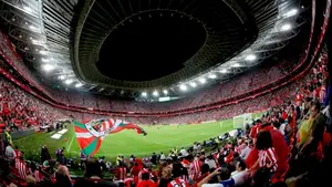 Un hincha del Olympique manda al hospital a un vigilante jurado tras apuñalarle en pleno San Mamés