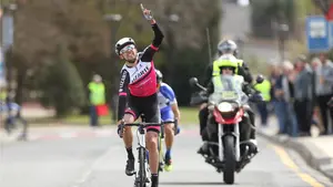 Primera victoria del equipo Lizarte con Martí Márquez en la Laukizko Udala Saria