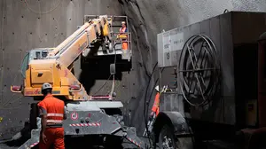 Herido un trabajador de 39 a&ntilde;os en Pamplona tras precipitarse desde varios metros en una nave industrial