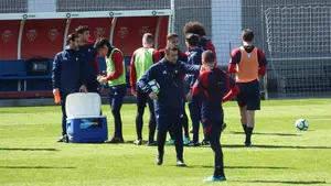 Carlos Clerc es baja ante el Tenerife, mientras que Tano y De las Cuevas se entrenan por su cuenta