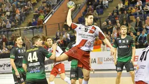 El Helvetia solo aguanta hasta el descanso y pierde con claridad ante el BM Logroño