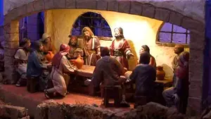 La curiosa maqueta giratoria de una parroquia pamplonesa que te narra paso a paso la Pasi&oacute;n de Cristo