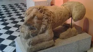 Dos años de cárcel para un padre y un hijo que trataron de subastar un león ibero del siglo II a.C.