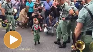 Yoel, el niño que enfervoriza a los malagueños cantando como legionario 'El novio de la muerte'