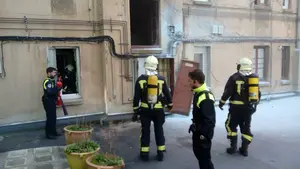 Susto en un bloque de pisos de Pamplona: evacuan a todo el vecindario ante un incendio en el patio
