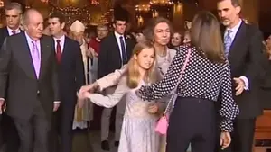 La gran bronca entre reinas: Letizia intenta evitar que doña Sofía se haga una foto con sus nietas