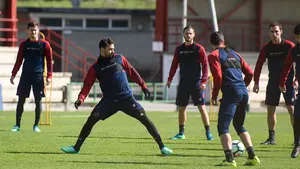 Osasuna recupera a Tano, Clerc, De las Cuevas y Miguel Flaño en la lista para viajar a Granada