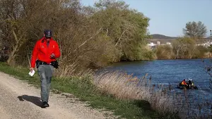 Las tormentas dificultan la búsqueda del desaparecido en el río Ebro: el helicóptero no podrá despegar este sábado