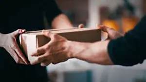 Recoge en Pamplona un paquete en Correos sin saber que contenía cocaína por valor de más de 20.000 euros