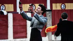 Toñete vuelve a triunfar con dos orejas, esta vez en un festival acompañado de Enrique Ponce y Cayetano