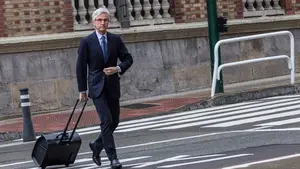 Enrique Goñi defiende las dietas abonadas por la CAN: "No hay sobresueldos; hay sueldos"