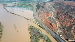 Las tremendas inundaciones de la Ribera, a vista de pájaro: así están algunas carreteras y pueblos