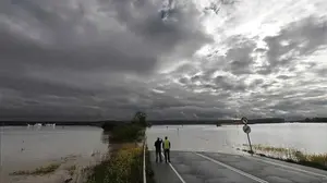 Ocho carreteras de la Ribera permanecen todavía cortadas tras el desbordamiento del río Ebro