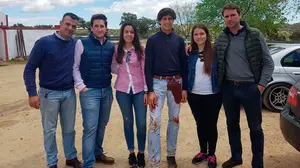 Nerea Frommkenecht, la pamplonesa de 14 años que ha recorrido 900 km hasta Sevilla para estar con Roca Rey