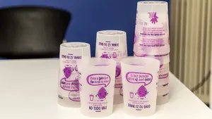 El sistema de vaso reutilizable en Pamplona ya es una realidad tras ser adjudicado a la Fundación Varazdin