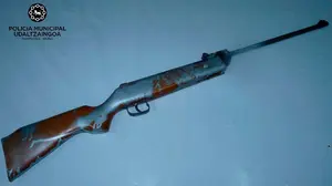 Pánico en Pamplona: un hombre armado con una carabina amenaza a varias personas en una calle del Ensanche