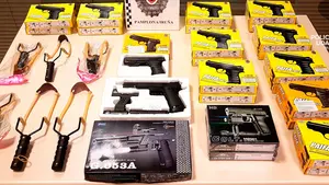 Encuentran varias 'armas' prohibidas en dos casetas de tirapichón durante las fiestas de San Jorge