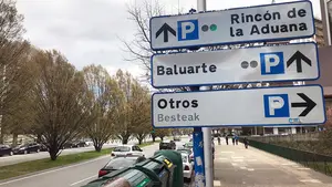 Así te multa Asirón en Pamplona: señales de tráfico falsas para que acabes en calles prohibidas