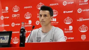 El exportero rojillo Roberto: "Osasuna es un club cuyo primer objetivo es volver a primera división"